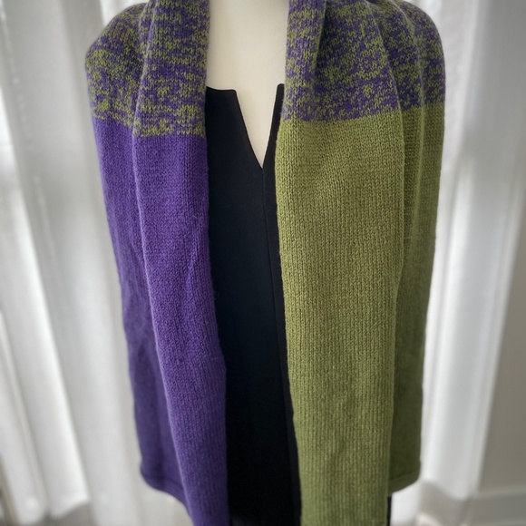 Hand knitted shawl - Picture 5 of 6